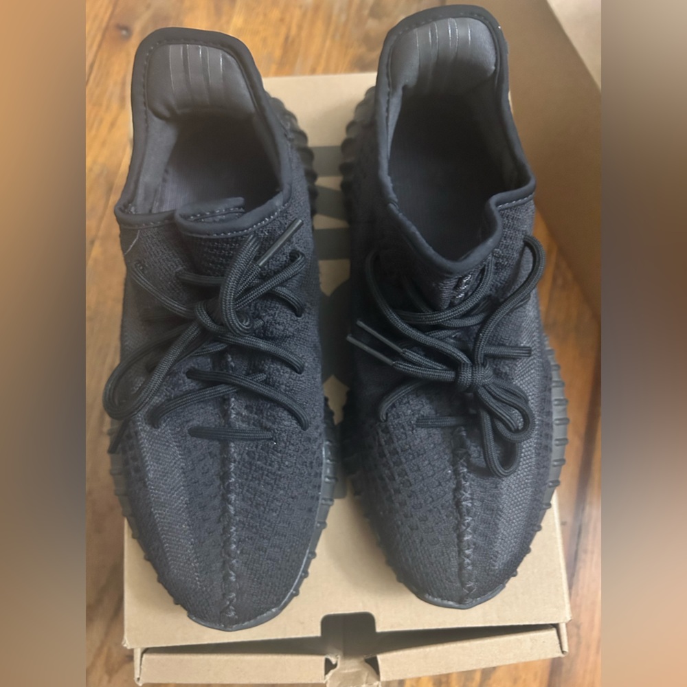 Yeezy Adidas black 350